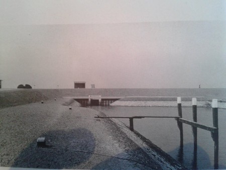 Afsluiting van de haven Goedereede 1953 - Gezien vanaf de haven van Havenhoofd